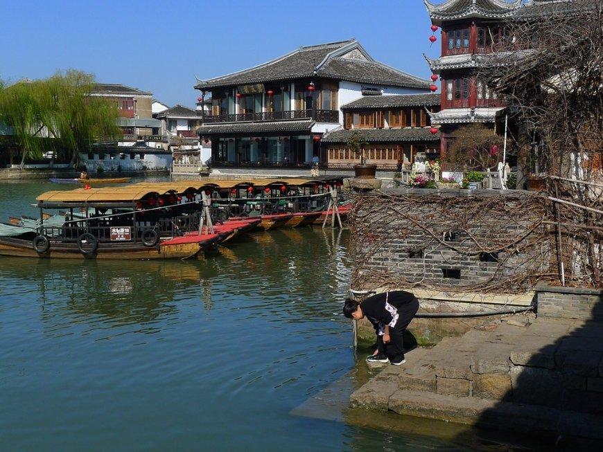 刘烨签名“慌乱”,粉丝热情下的尴尬与温暖